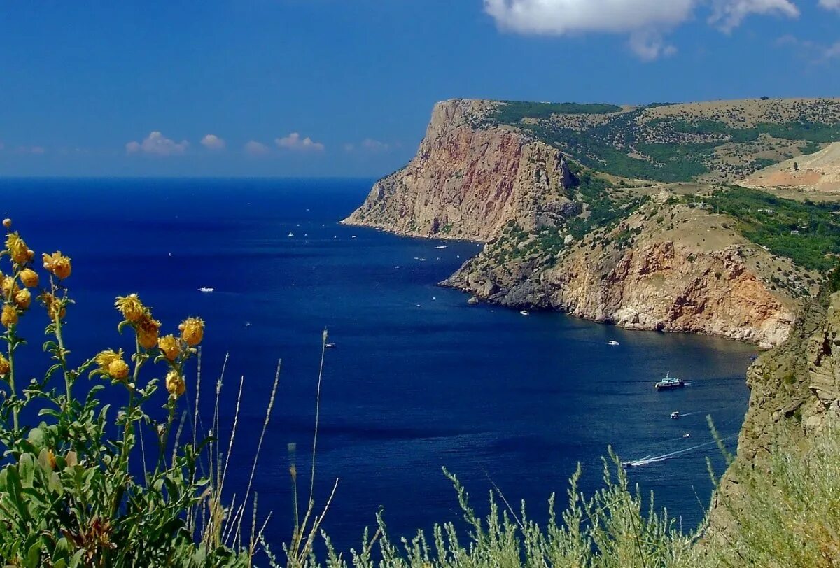 Береговая линия крыма. Крымский полуостров Балаклава. Черное море Балаклава Крым. Феодосия мыс Балаклава. Севастополь море Балаклава.