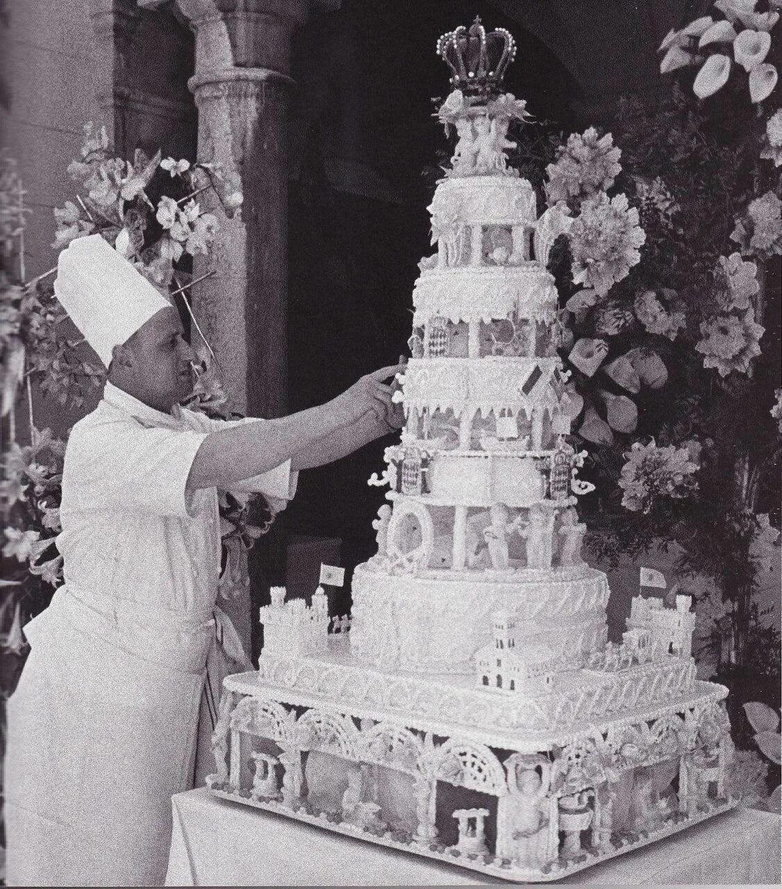 Появление торта. Свадебный торт Грейс Келли. Торт с Грейс Келли. Свадьба Грейс Келли торт.