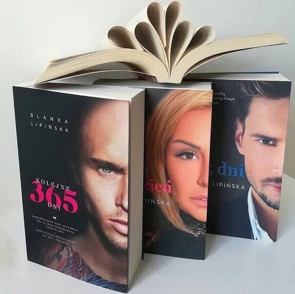 Book 2 360. 365 Дней книга. 365 Дней трилогия. Все это время книга. 365 Дней 2 книга.