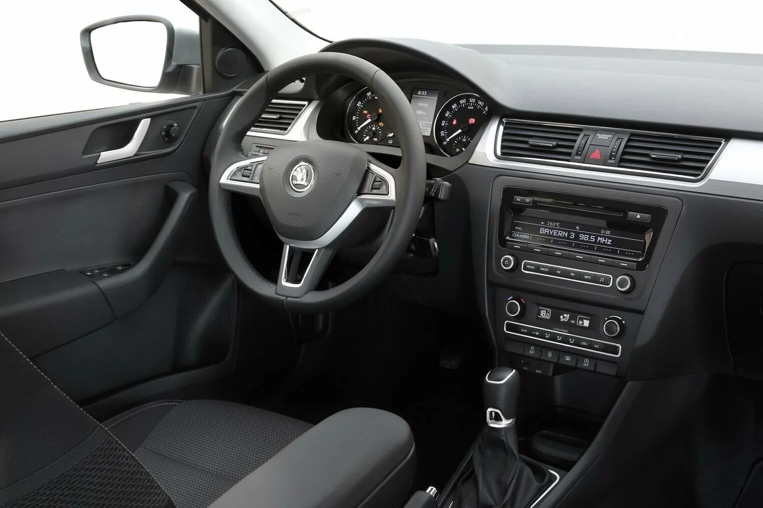 Skoda rapid 2021 базовая комплектация. Skoda rapid салон. Шкода рапид амбишн комплектация 2021. Шкода рапид 2019 полная комплектация. Skoda rapid ii салон.