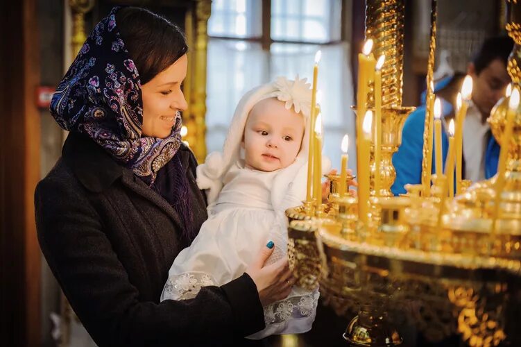 крещение ребенка зимой. крестины зимой. крестины зимой. крестины младенца. крестины.