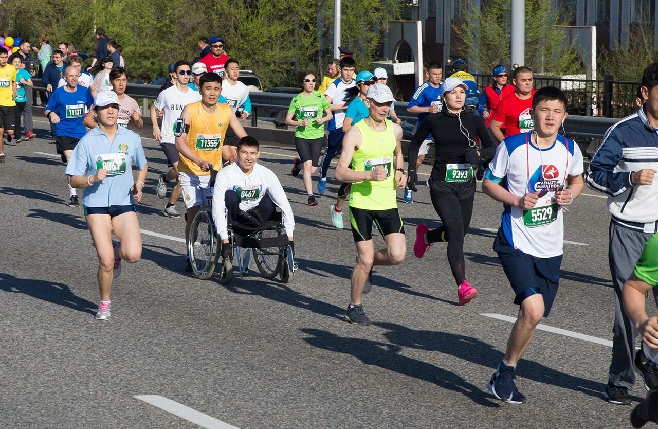 полумарафон москва 2014. англичанка мес. марафон каждый день. алан мюррей бег. джанет мюррей-уэйклин.