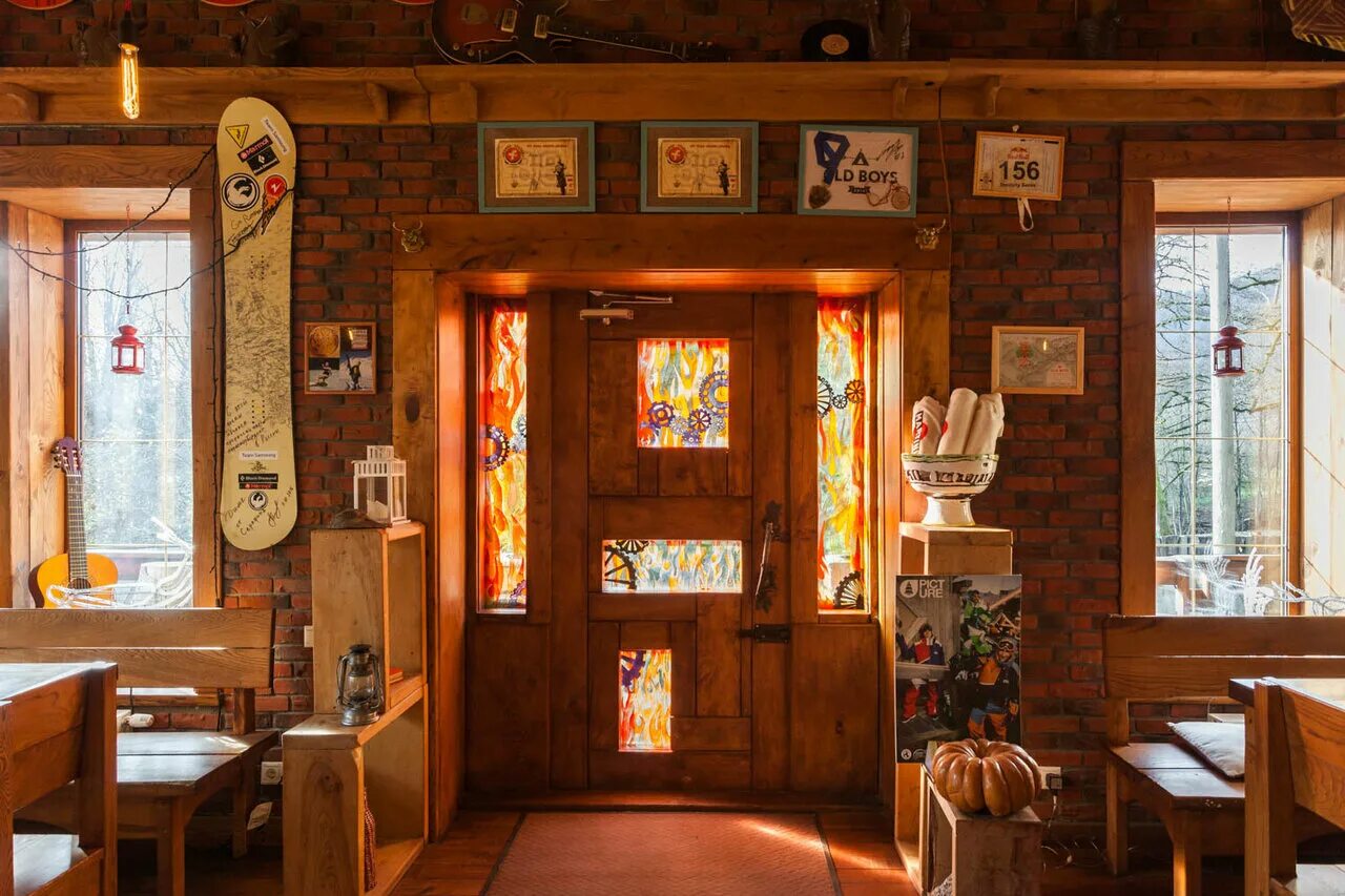 Old boys медовеевка. Old boys booking. Old boys ресторан медовеевка. Old boys pub красная поляна. медовеевка паб олд бойс.