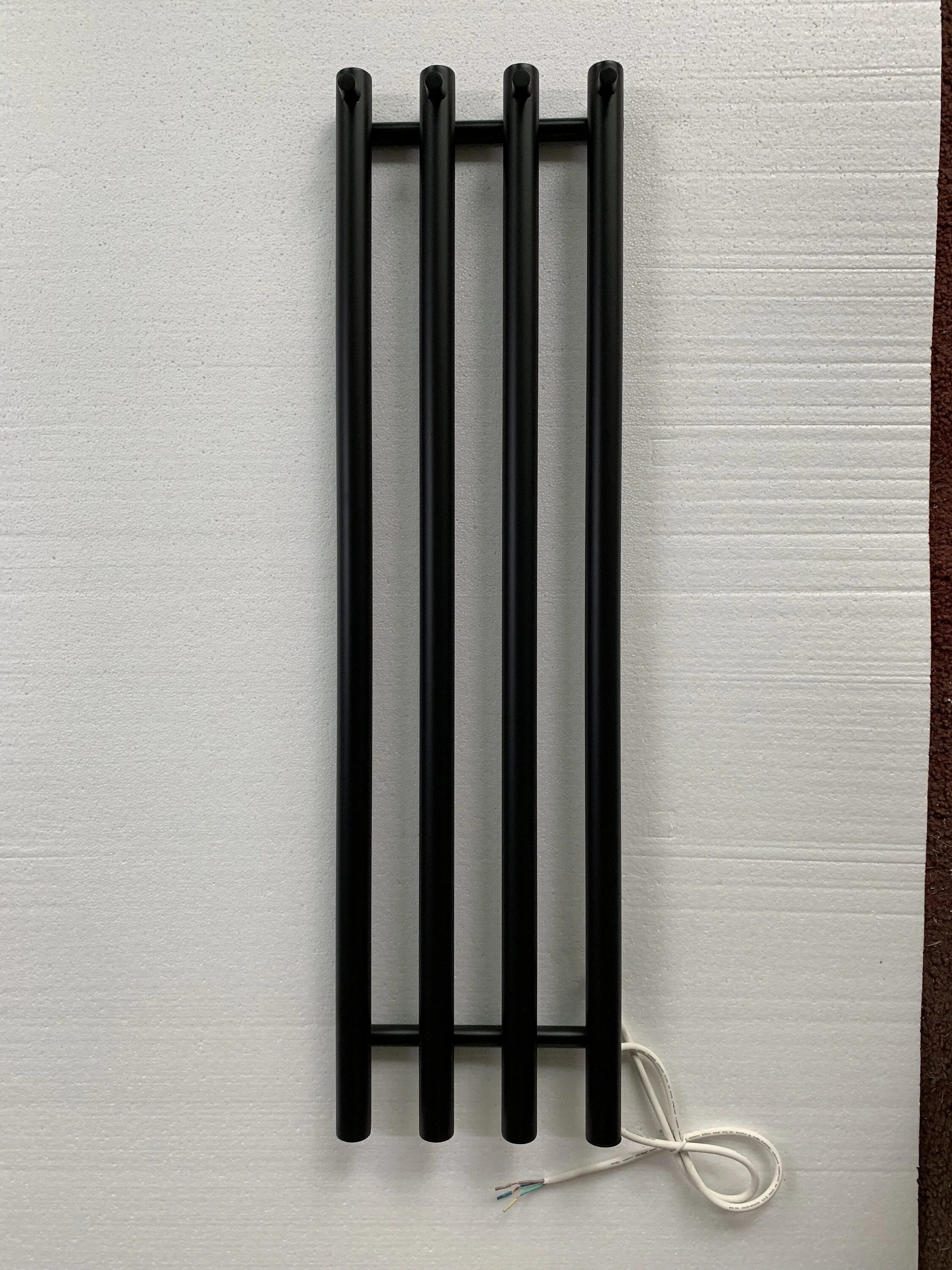 Roll Vertical heated Towel Rail 900. Трубчатый полотенцесушитель. Полотенцесушитель электрический вертикальный трубчатый.