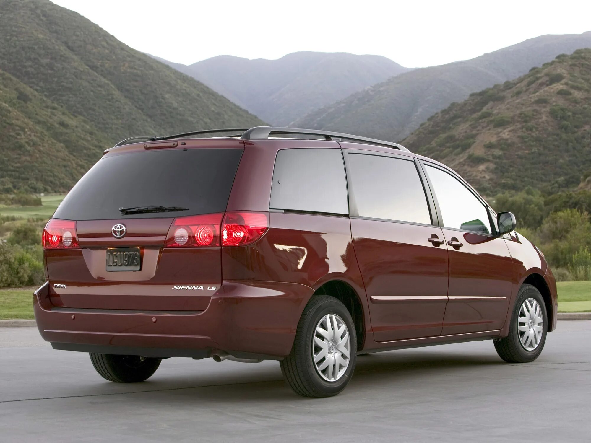 Куплю автомобиль минивэн. Toyota Sienna 2010. Toyota Sienna 2005. Семиместная Тойота Сиенна. Toyota Sienna 2006.