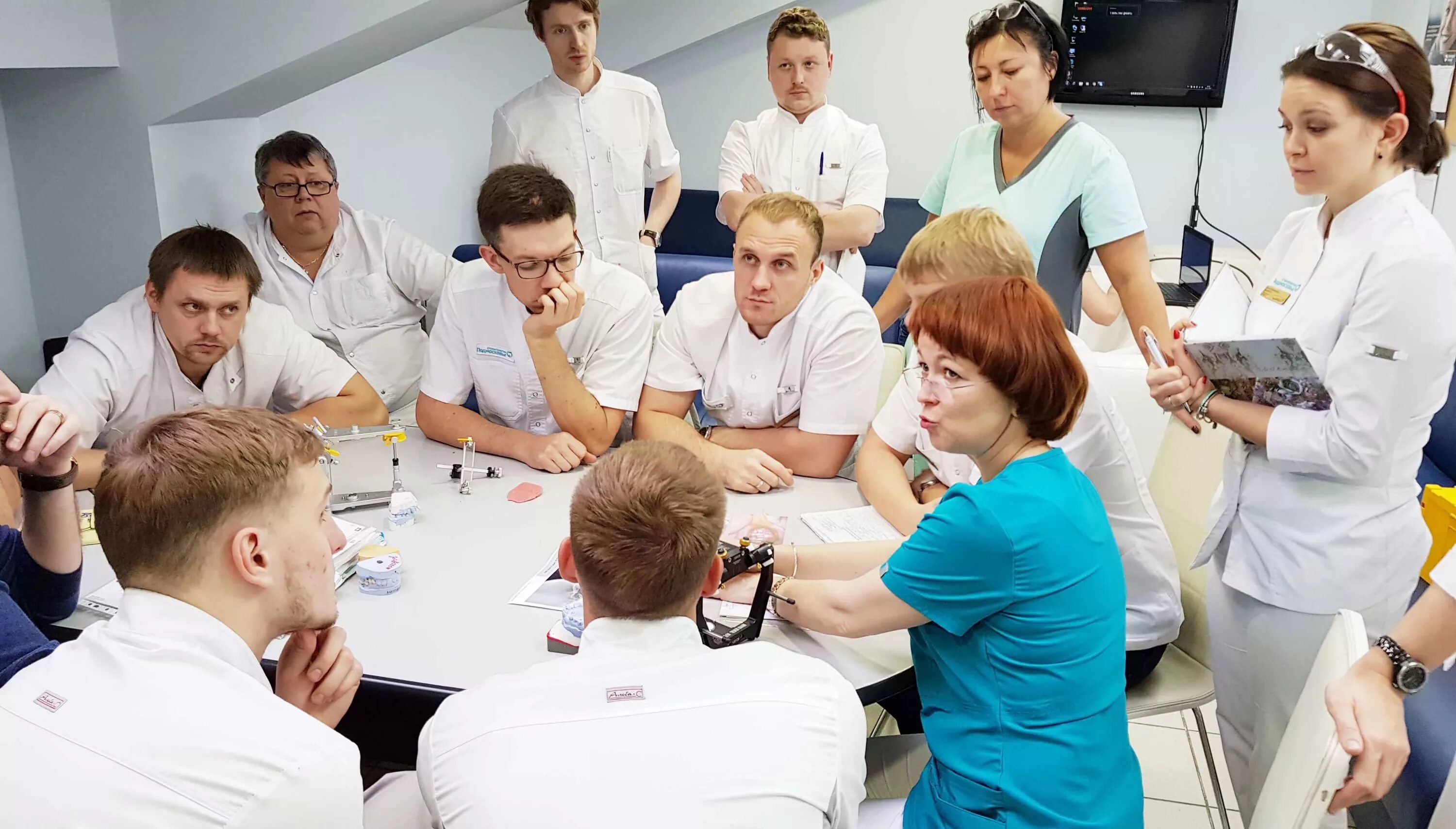 Лаборатория исследования. Конференция врачей. Медицинские научные организации. Консилиум врачей. Профессионализмы врача.