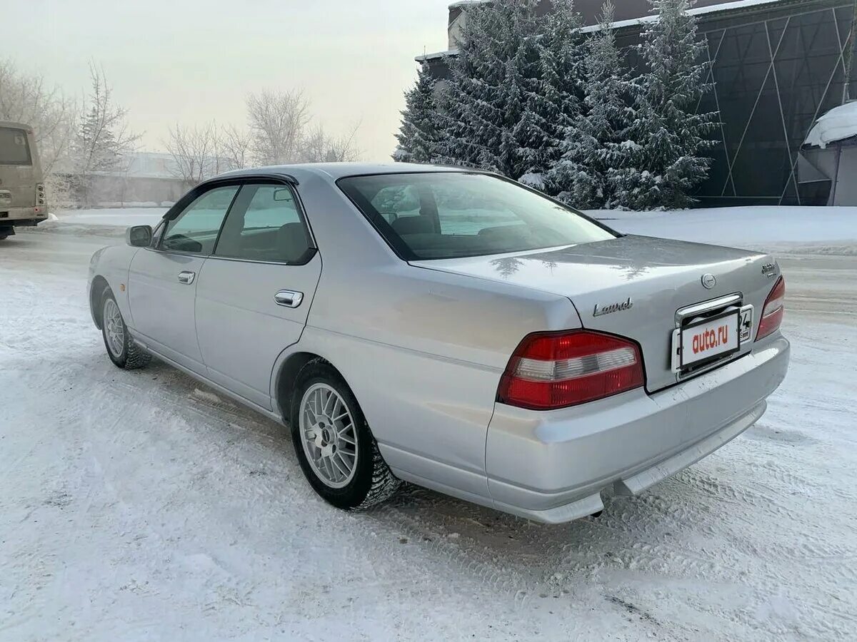 Ниссан 98 год купить. Nissan Laurel 98. Ниссан Лаурель 98 года. Ниссан Лаурель 35 серебряный. Ниссан Лаурель медалист 1998.