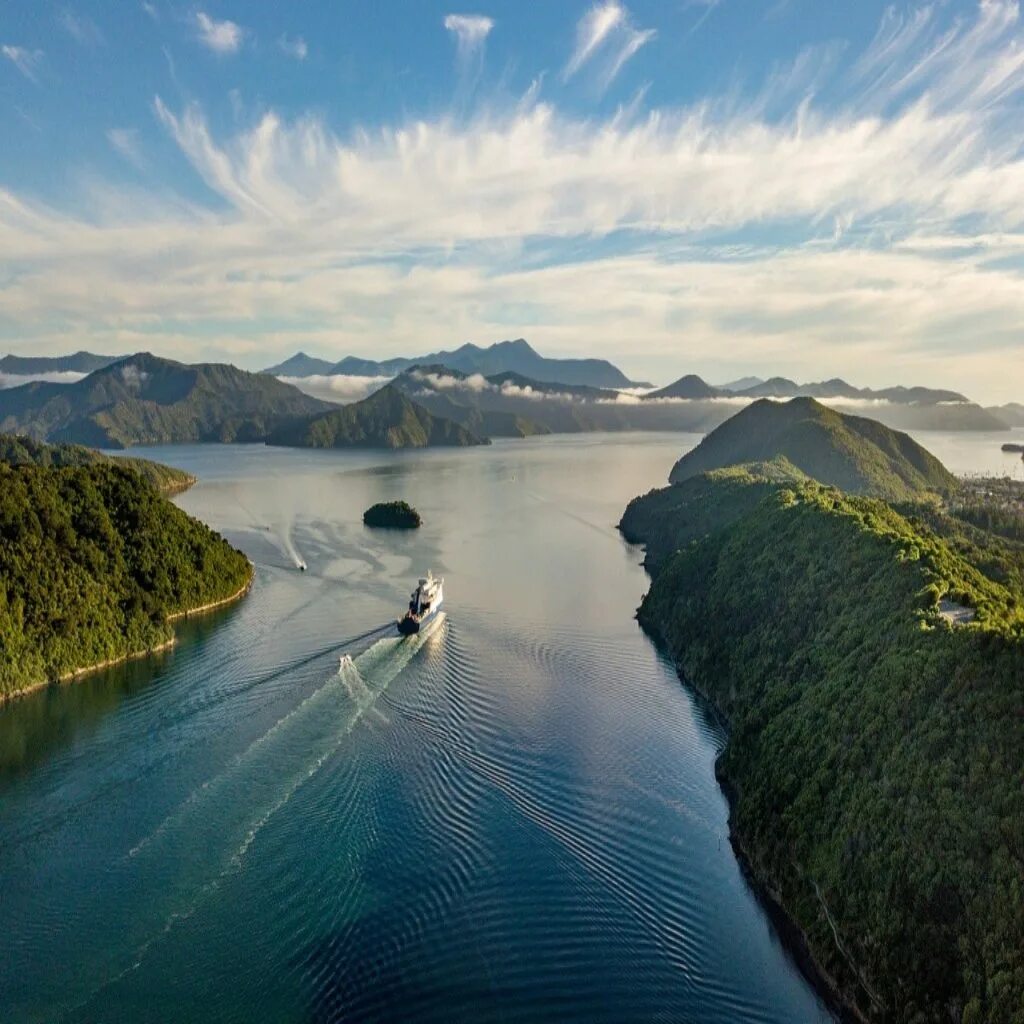 Пролив фото. Ле-морн маврикий подводный водопад. Красивый пролив. Гибралтарский пролив наикапте. Красивый пролив.