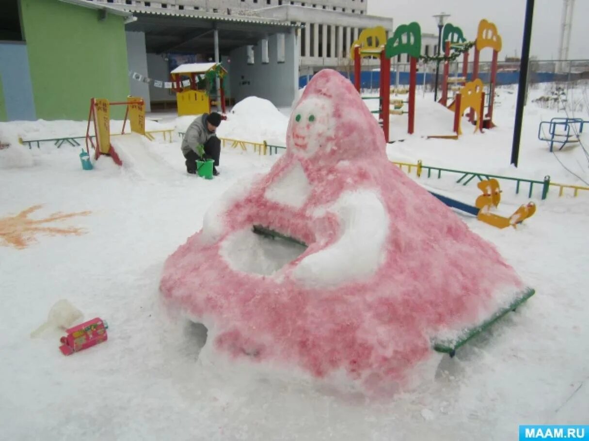 Снежные скульптуры своими руками для детского сада. Как покрасить снежную фигуру. Фигуры из снега. Снежная фигура осьминог. Фигуры из снега в детском саду.