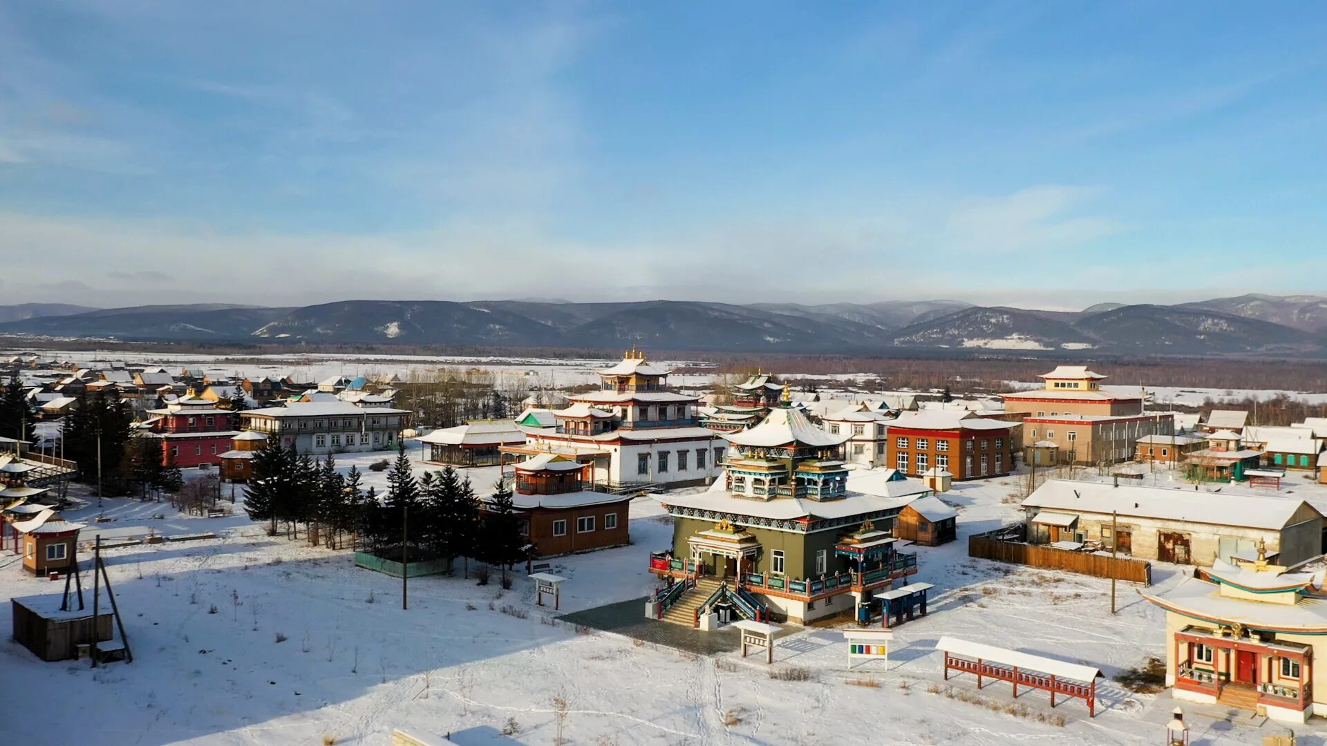 Иволгинская улан удэ. Иволгинский дацан Улан-Удэ. Иволгинский дацан Байкал. Иволгинский дацан Улан-Удэ зимой. Иволгинский дацан Бурятия.