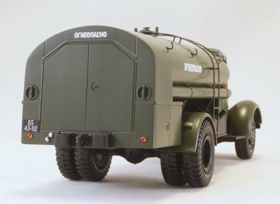 Краз 258 топливозаправщик. Тз-200 маз-200 топливозаправщик. Топливозаправщик тз-22 краз. Краз 258 топливозаправщик аэродромный. Тз машина.