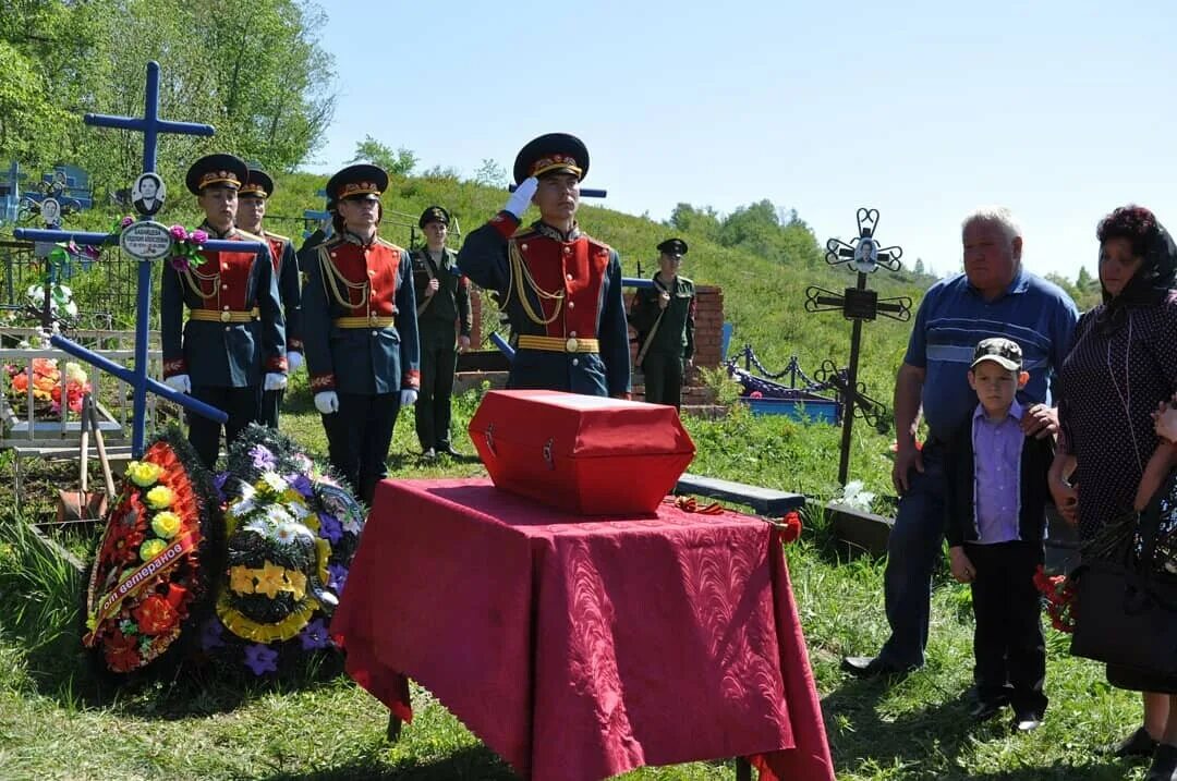 Погода благодарное тюльганский. Село Владимировка Тюльганский район. Село Козловка Оренбургская область Тюльганский район. Перезахоронение останков. Захоронение останков ветеранов ВОВ.