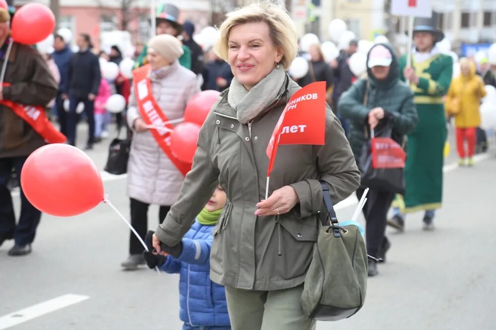 Демонстрация 1 мая 2025 в санкт петербурге. Демонстрация 1 мая. 1 мая праздник весны и труда демонстрация. ижевск люди демонстрация 1 мая. демонстрация 1 мая фото.