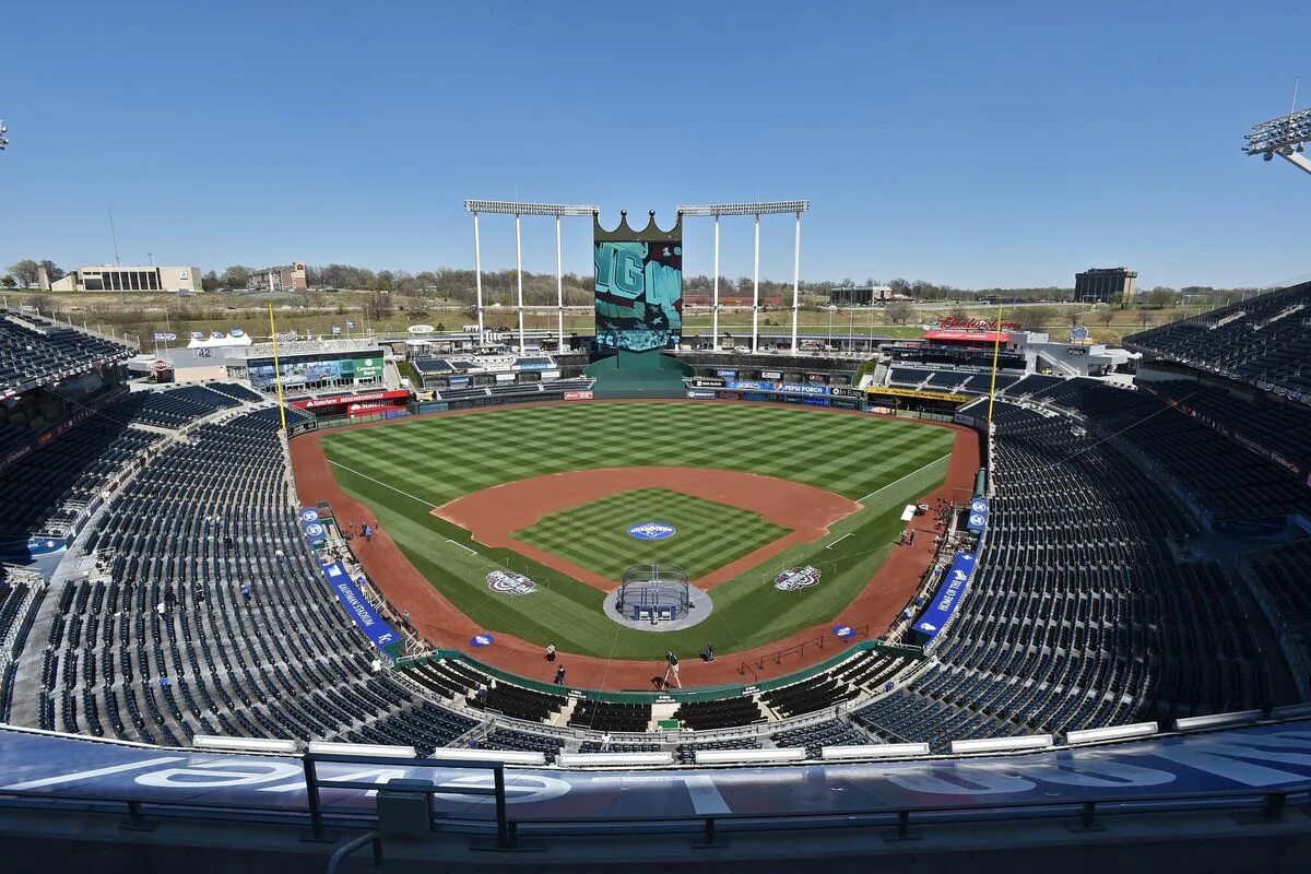 Стадион значение. Kauffman Stadium. Колорадо Рокис стадион. Канзас Сити стадион. Канзас Сити Чифс стадион поле.