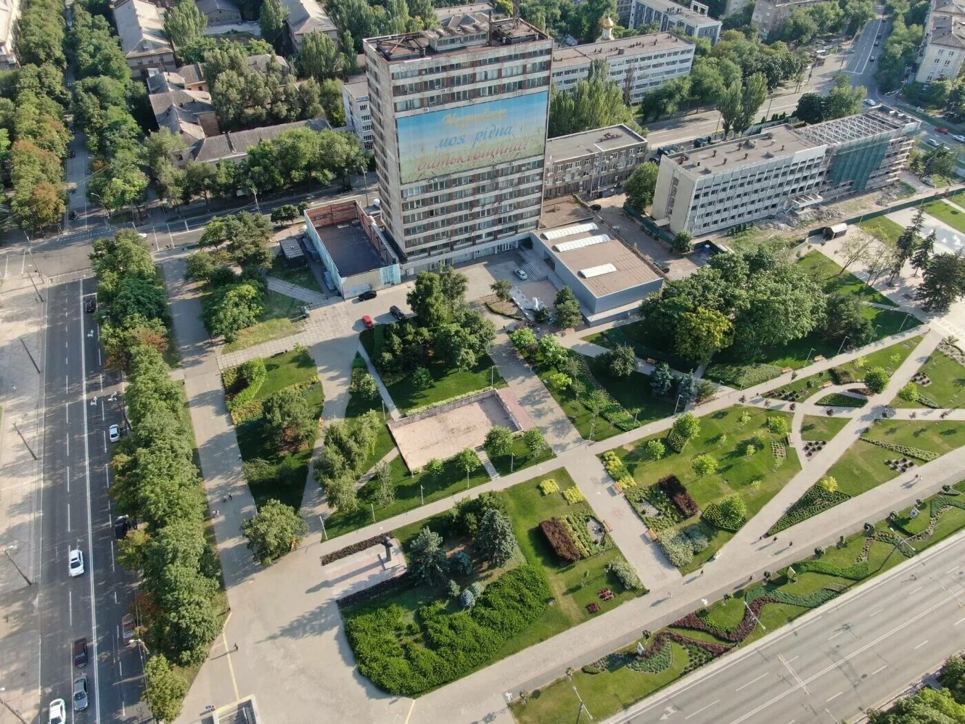 Суды г мариуполя. Азовгипромез мариуполь. горсовет мариуполь. мэрия мариуполя.