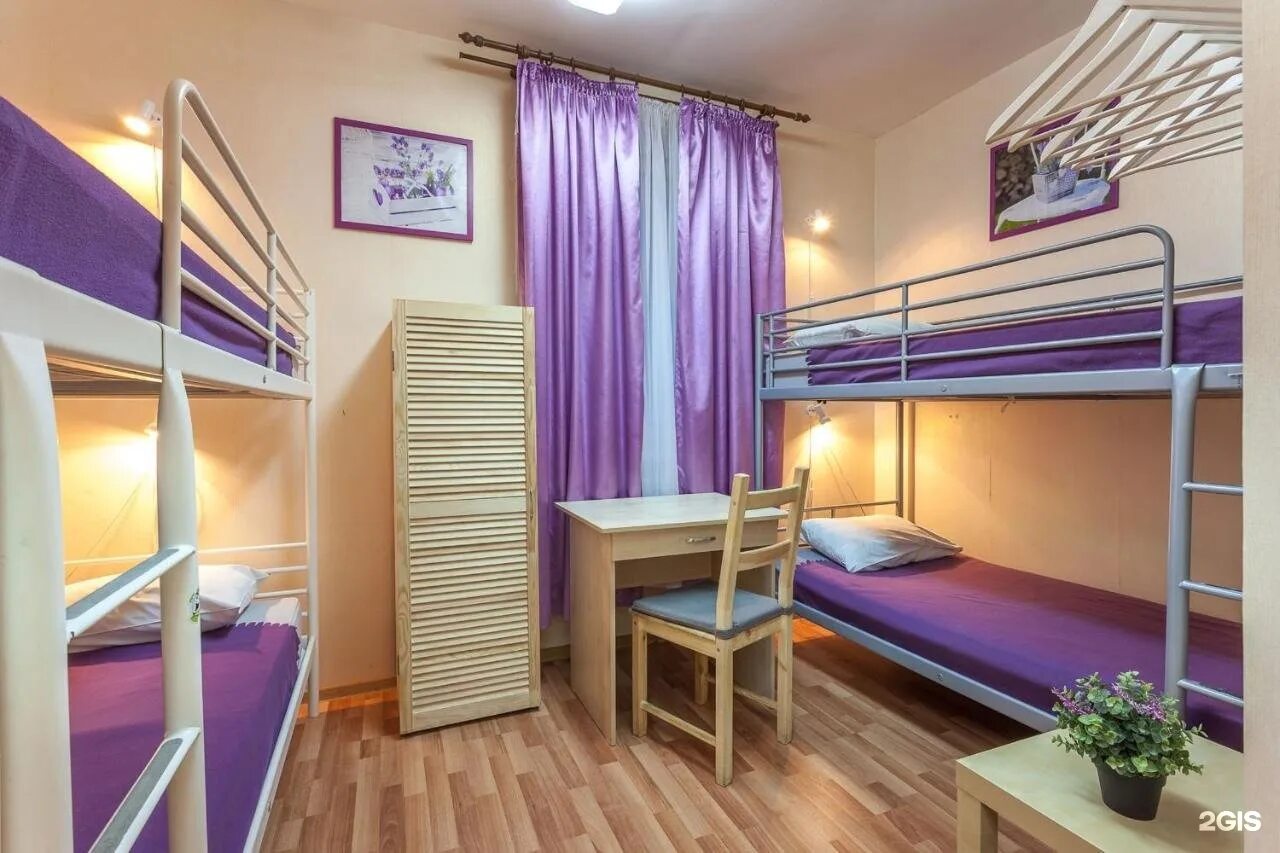 Хостел красная москва. Хостел севанская. Петра романова 7 с 1 хостел. Самый дешевый хостел. Хостелы недорогие по станциям метро.