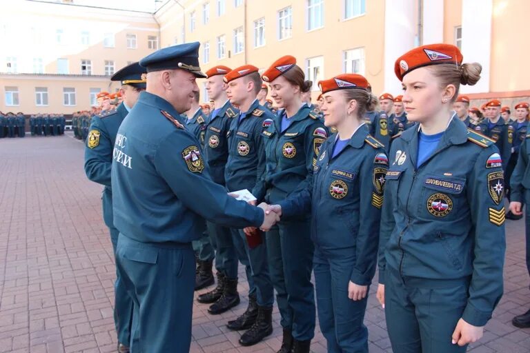 Образование пожарной службы. Институт МЧС Воронеж. Противопожарная служба МЧС Воронеж. Знамя Уральского института ГПС МЧС. МЧС Воронеж институт после 9 класса.