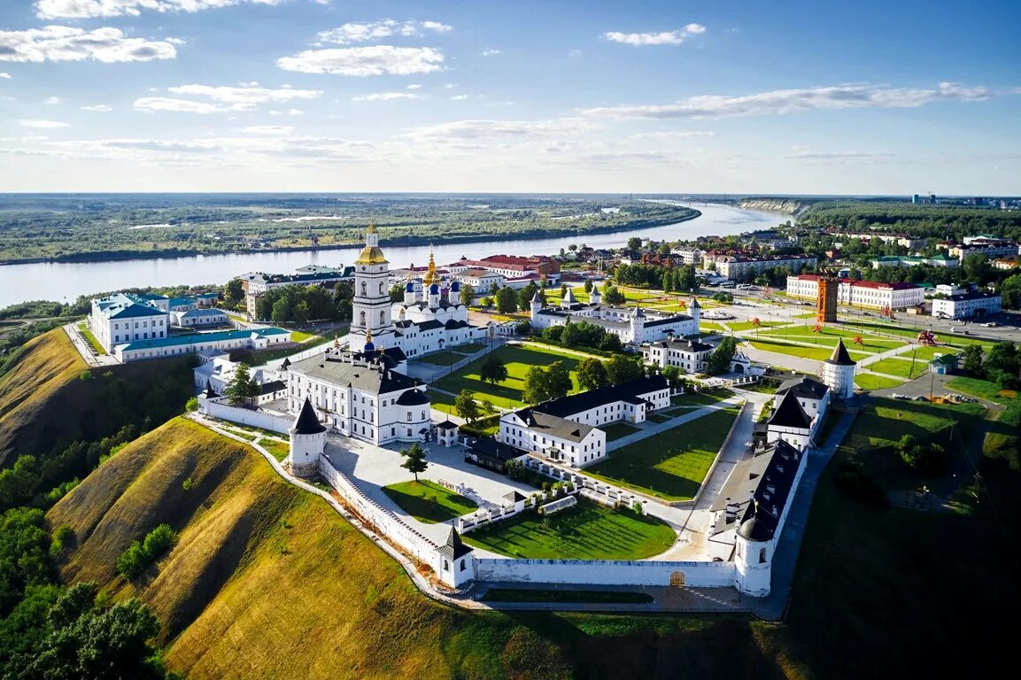 Город тобольск где. Тобольск Кремль Тобольский Кремль. Тобольский Кремль Тюмень. Достопримечательности Тобольска. Тобольский Кремль.. Тобольск Кремль 2022.