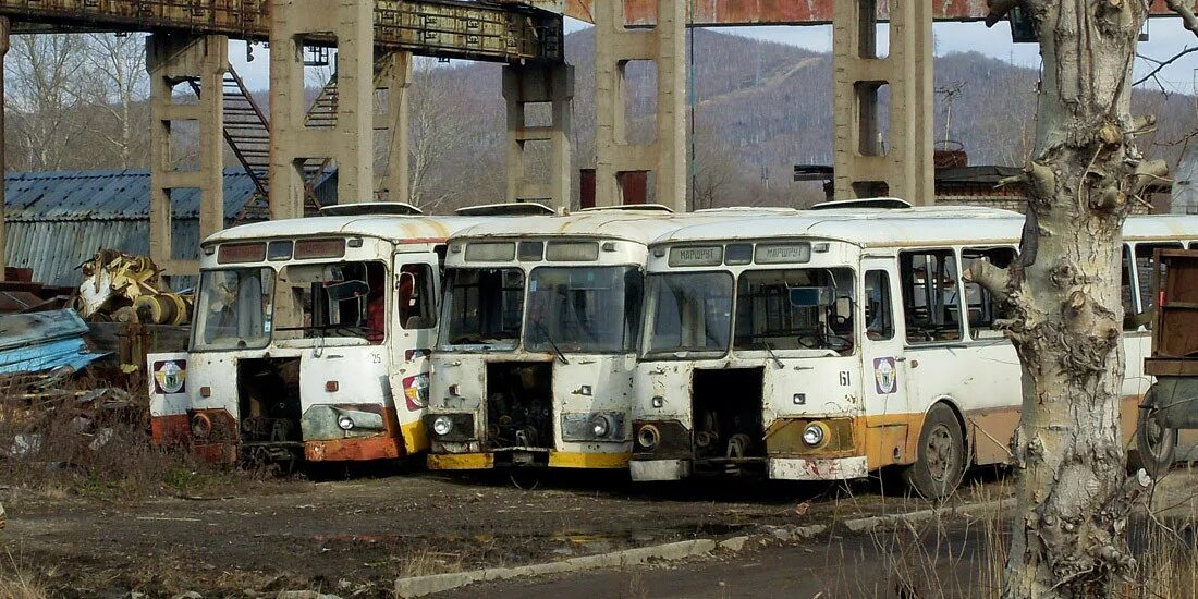 ЛИАЗ 677 Припять. ЛИАЗ-677 автобус. ЛИАЗ 677 брошенный. ЛИАЗ 677 на свалке.