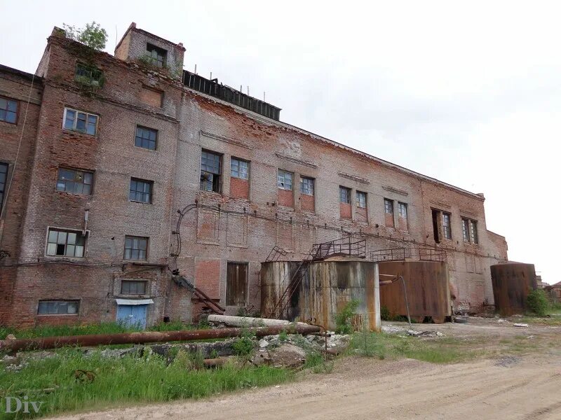 Медис никольское тосненский. Заброшенный завод Никольское. Село Никольское Тосненский район 1925. Заброшенный завод в Никольском Ленинградской области. Стекольный завод Никольское Тосненский район.