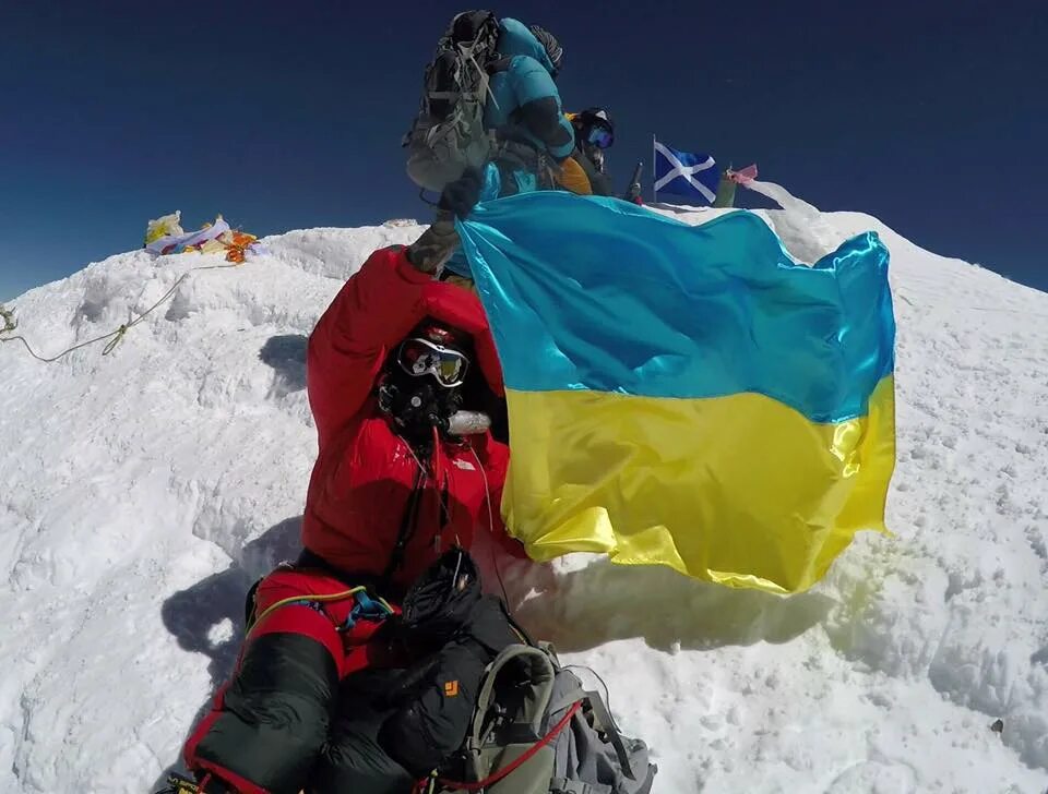 Конюхов восхождение на эверест. Эверест российский. Эверест российский. Эльбрус эверест джомолунгма. Температура на вершине эвереста.