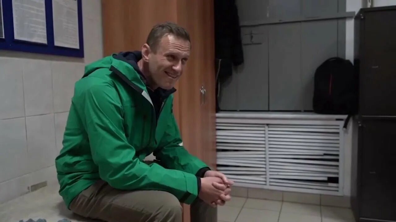 Навального жалко. Лысый Навальный 2021.