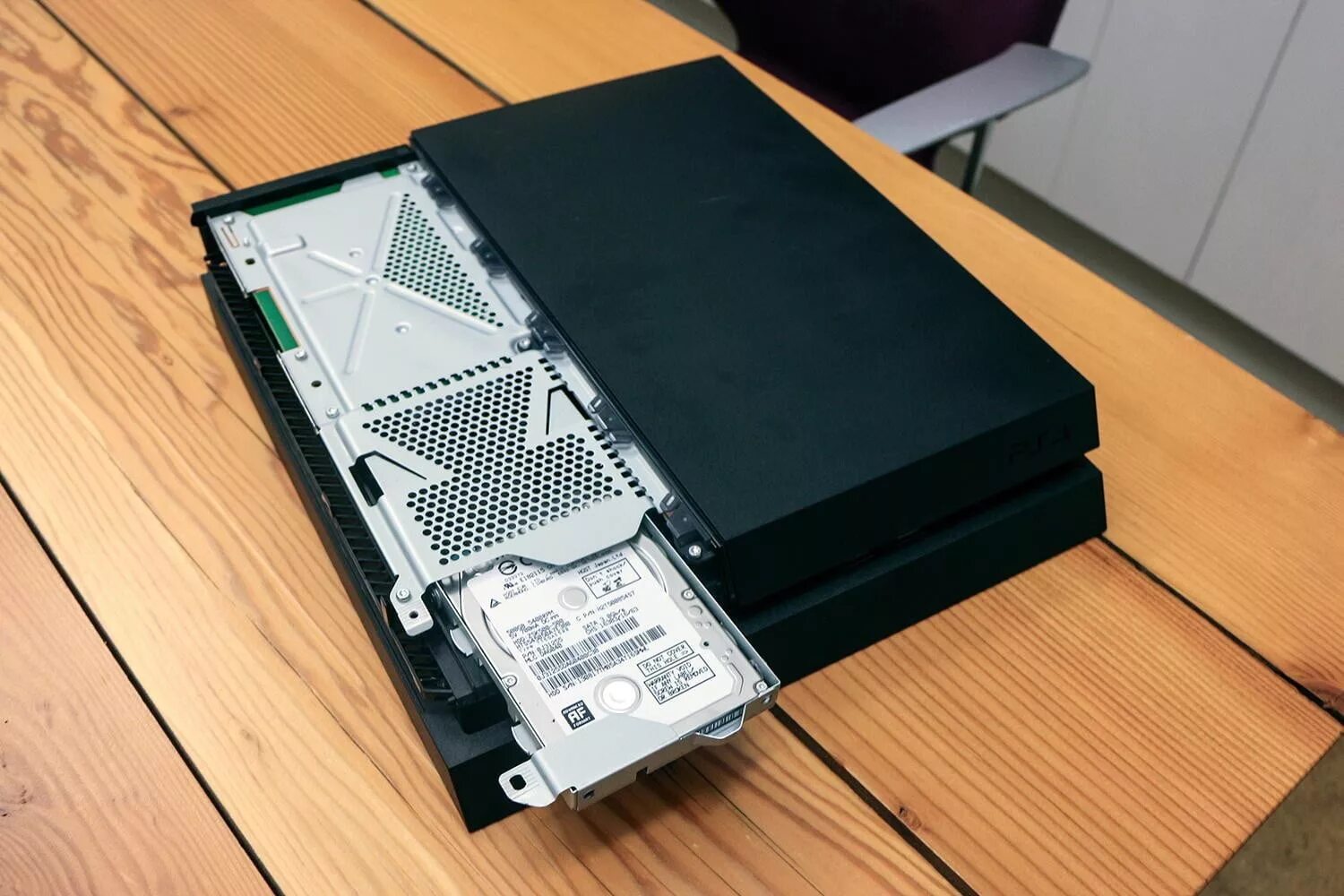 Как подключить жесткий диск к ps4. Ps4 Slim HDD. Жёсткий диск для ps4 Slim. Жесткий диск SSD для Sony PLAYSTATION 4. SSD диск для ps4.