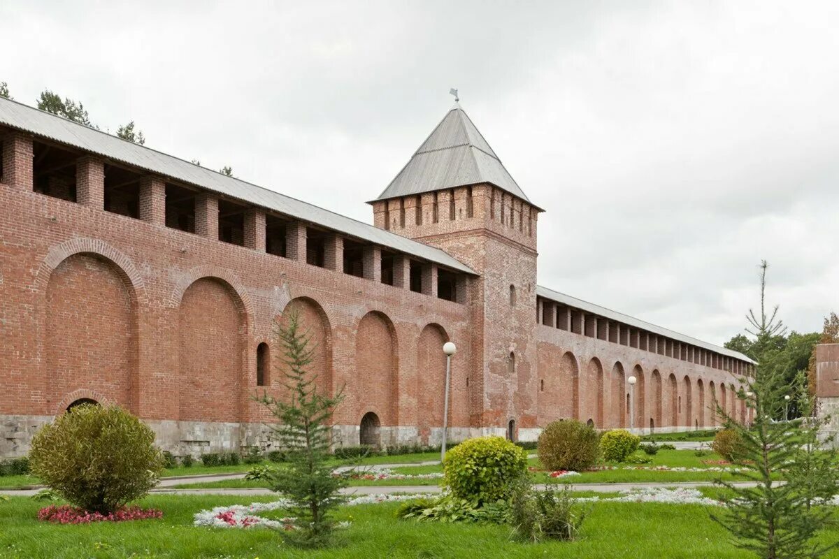 Крепостные стены кремля. Смоленская Крепостная стена Смоленск. Смоленская крепость достопримечательности Смоленска.