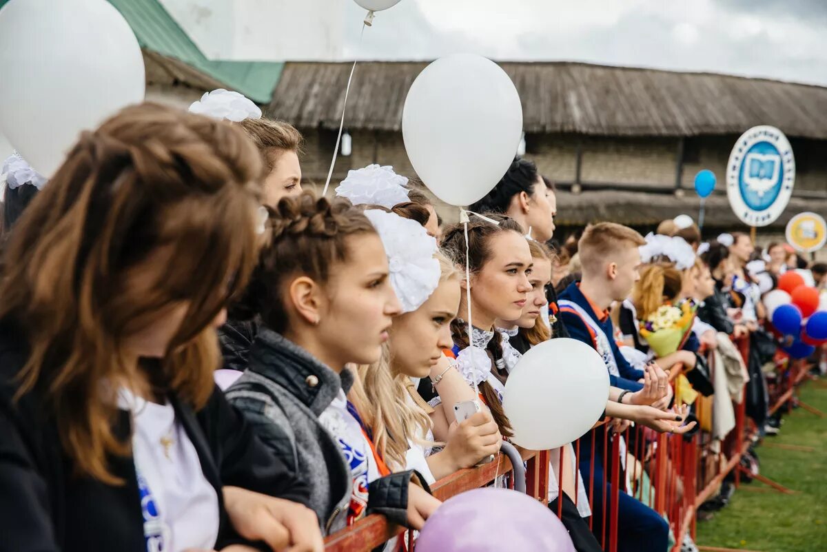 1 школа шахты. 25 школа ковров. Фото с последнего звонка город тюкалинск 2024 года. Мбоу цо 27. Гимназия 10 шахты.