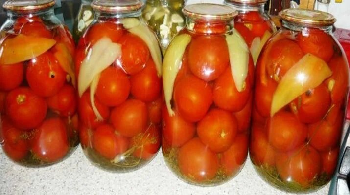 Помидоры острые на зиму самый вкусный рецепт. Помидоры по царски. помидоры по-царски сладкие. маринованные помидоры сладко-острые. помидоры царские рецепты на зиму.