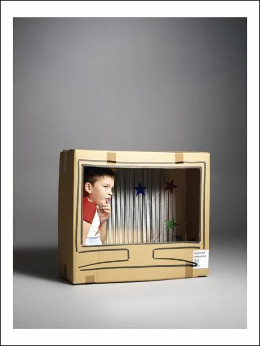 Телевизор из картона для детского. Телевизор из коробки для детского сада. Телевизор из картона для детского сада. Телевизор из картона. Телевизор из картонной коробки.