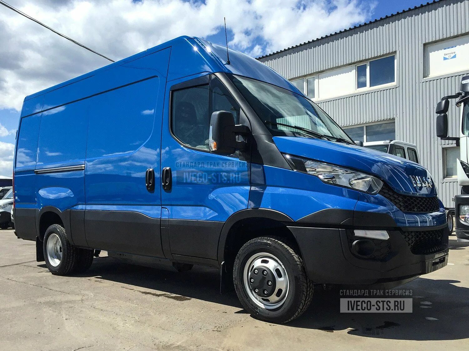 Купить ивеко дейли 3.0. Ивеко Дейли фургон. Iveco Daily 35s14. Iveco Daily 35c18. Ивеко Дейли цельнометаллический фургон.