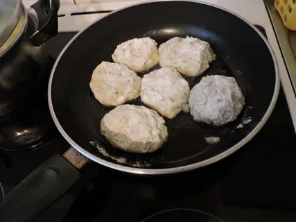 Сколько жарить рыбные котлеты на сковороде