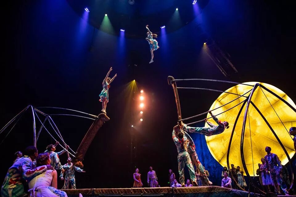 Мелодия цифрового цирка. Цирк дю солей сцена. Big Top Cirque du Soleil. Театр дю солей. Арена цирка дю солей.