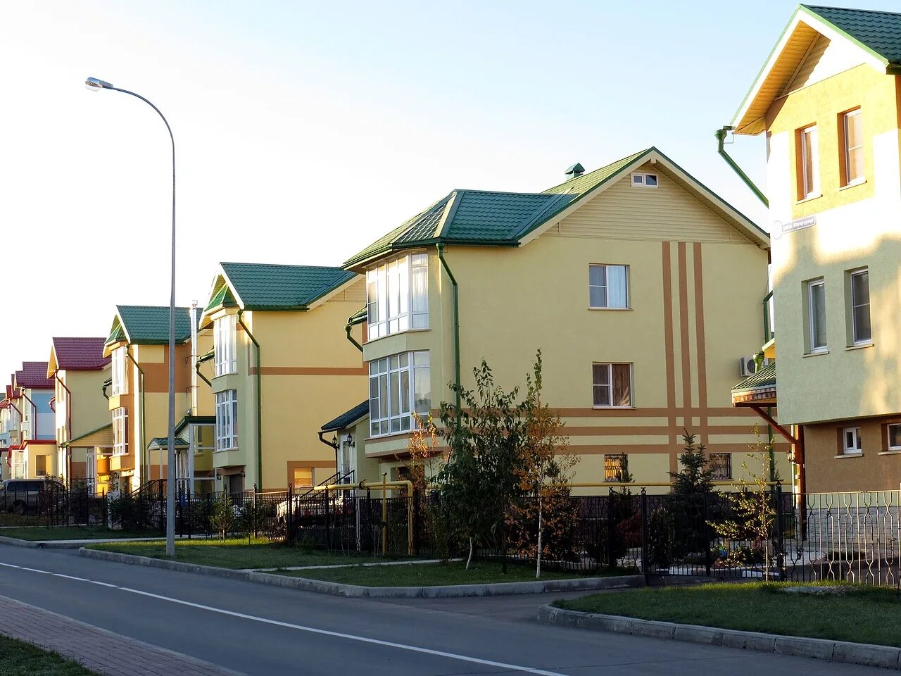 Лесная поляна кемерово. Сквер лесная поляна кемерово. Лесная поляна кемерово. Парк лесная сказка кемерово. Город спутник лесная поляна кемерово.