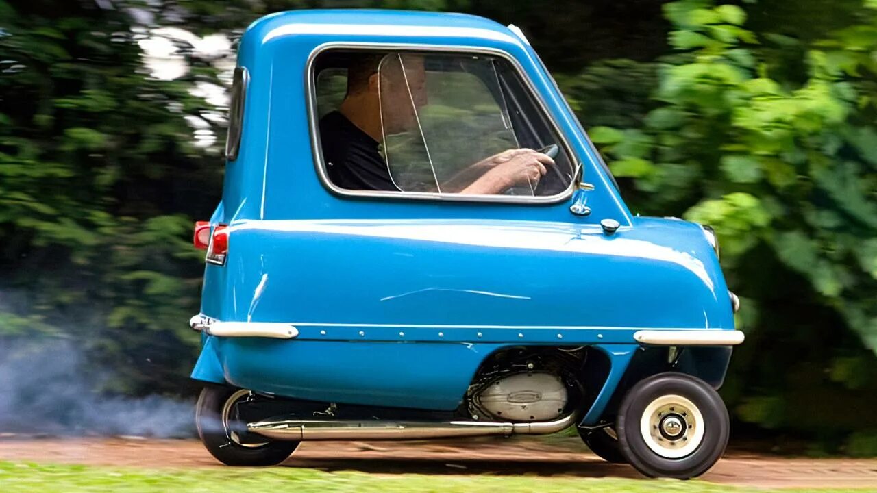 Самые странные автомобили в мире. Peel p50 2022. Смешные автомобили. Необычные автомобили.