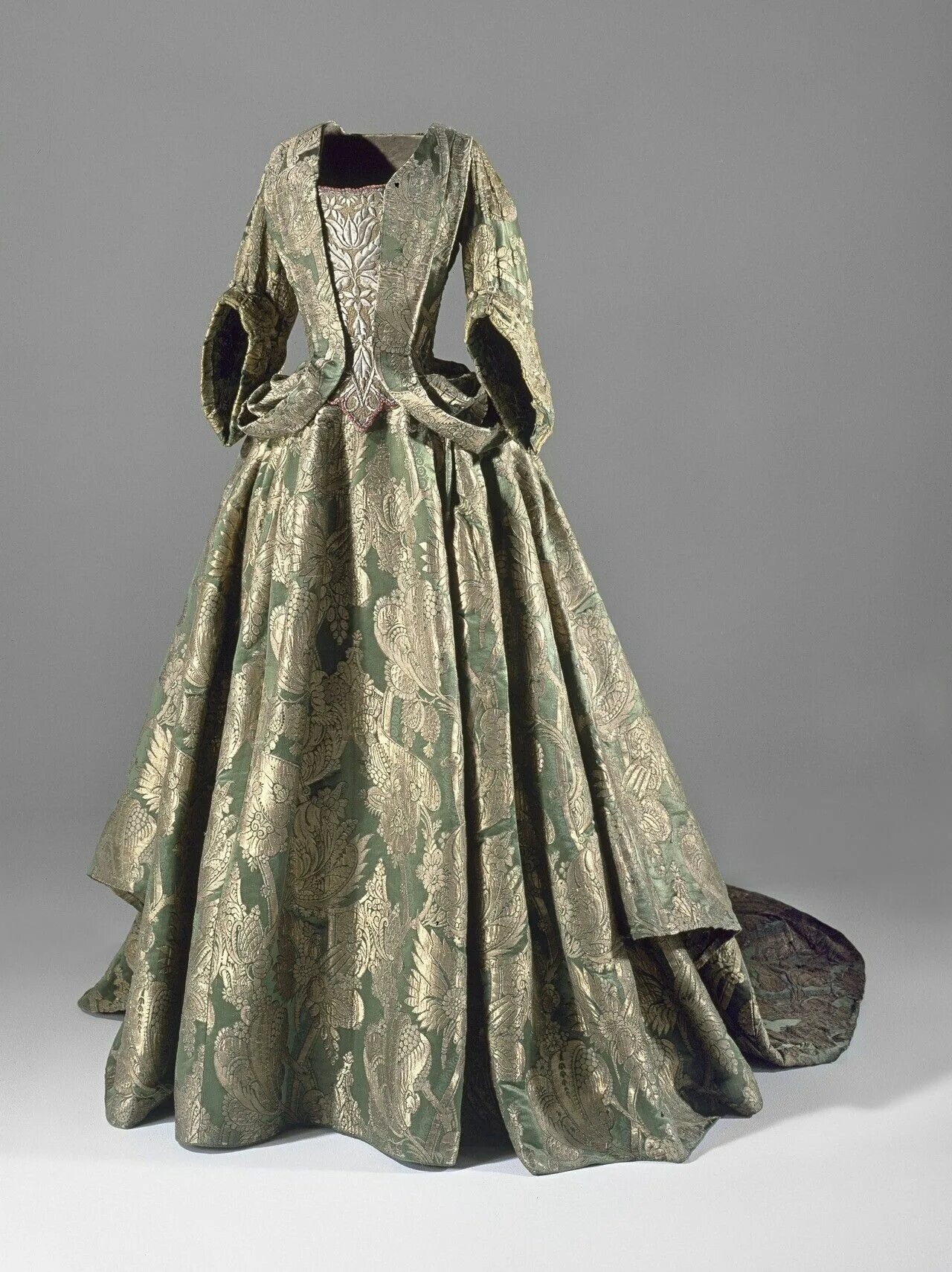 Платье Мантуя 17 века. Платье Мантуа 18 век. Платье Котт Барокко 17 века Франция. Бумазейное платье 17 века.