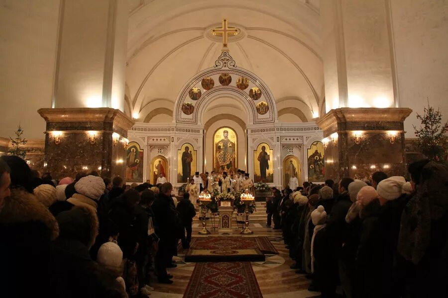 служба в храме спасителя калининград