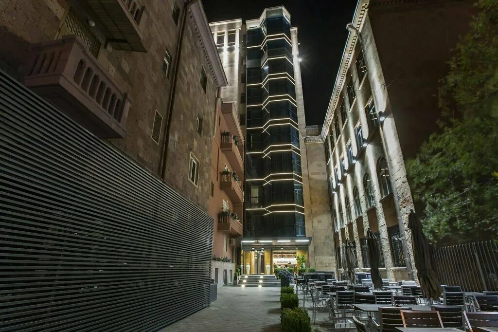 Город ереван гостиница ереван. Hilltop north avenue ереван. Туфенкян ереван. Абовяна, 14, ереван, армения. Shirak hotel yerevan.