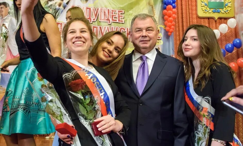 Знаменитые люди калуги. Калуга вручение медалей выпускникам. знаменитости из калуги. знаменитости из обнинска.