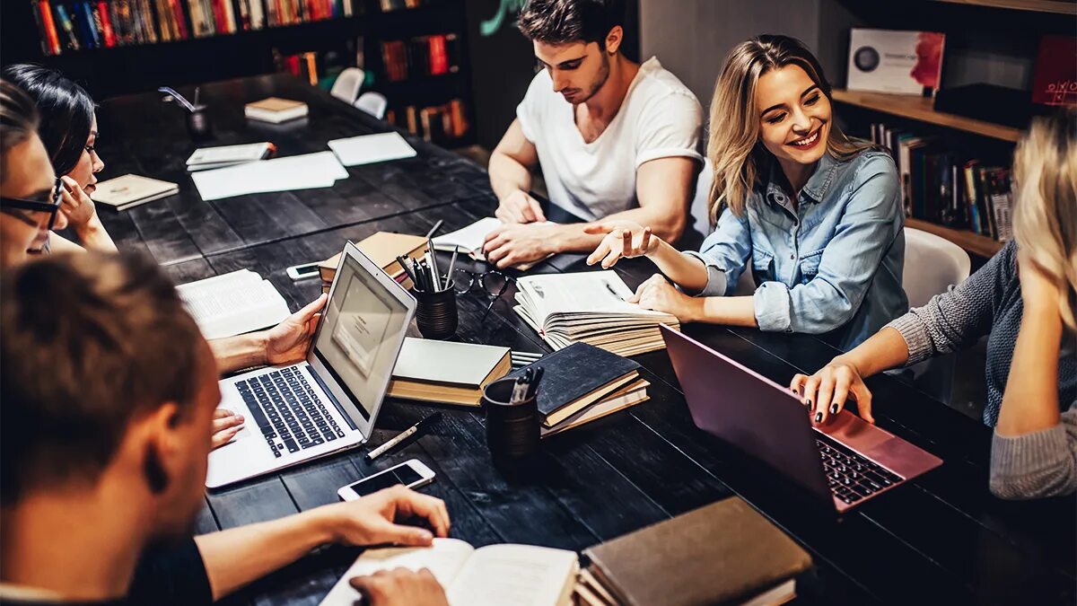 Обучение студентов. Study иллюстрации. Do my research. Школьник в наушниках. Делать уроки.