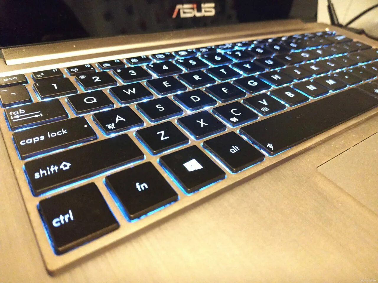 Не работает подсветка клавиатуры что делать. Ux31a asus клавиатура. asus zenbook подсветка клавиатуры. асус зенбук подсветка клавиш. асус клавиатура ноутбука zenbook.
