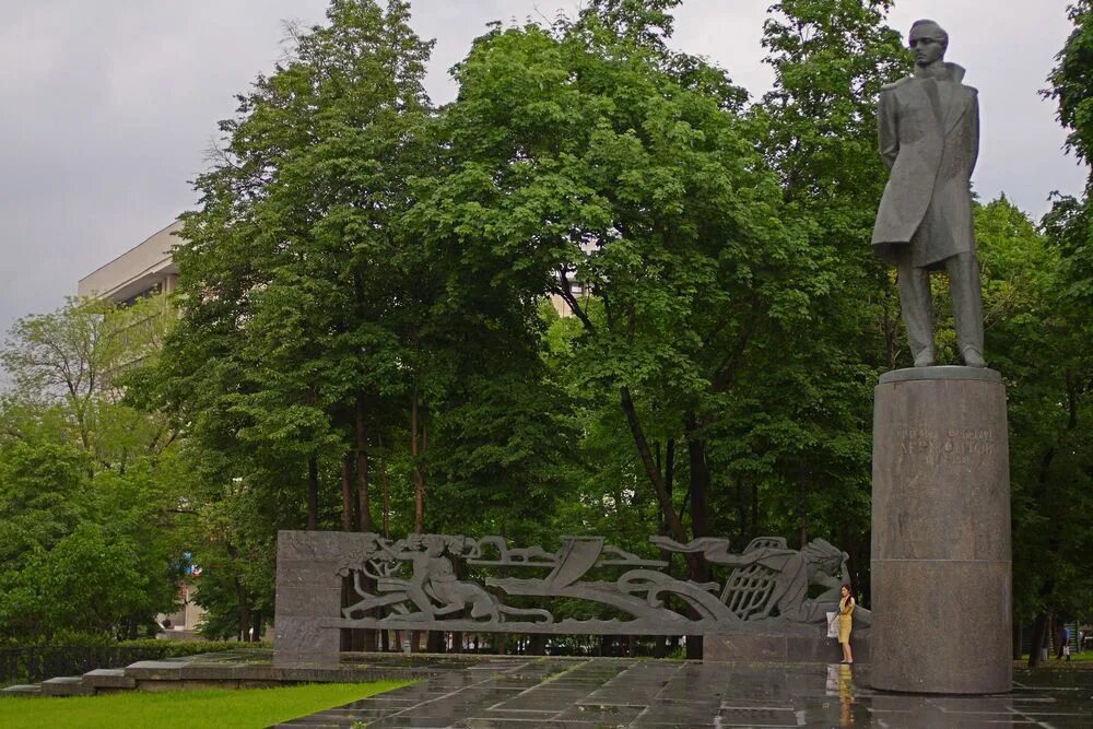 Ю. Лермонтовская площадь в москве. Лермонтовская площадь в москве. Д. Памятник лермонтову в москве 1965.