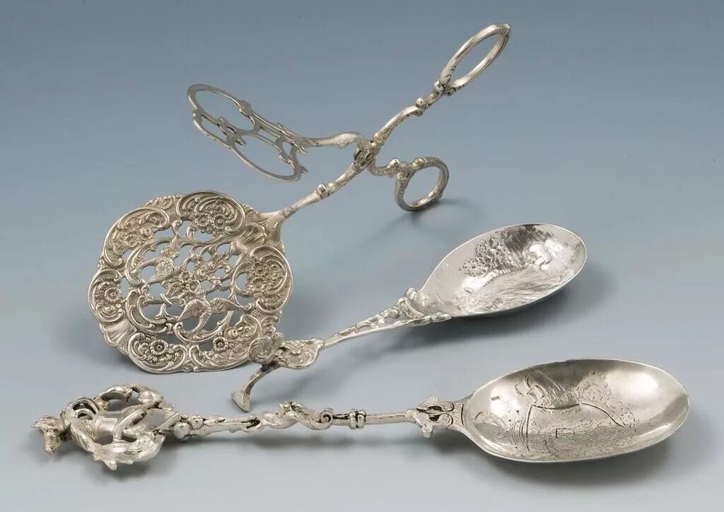 старинные серебряные изделия. украшения 19 века. антикварное серебро. старинные серебряные изделия. старинные серебряные украшения.