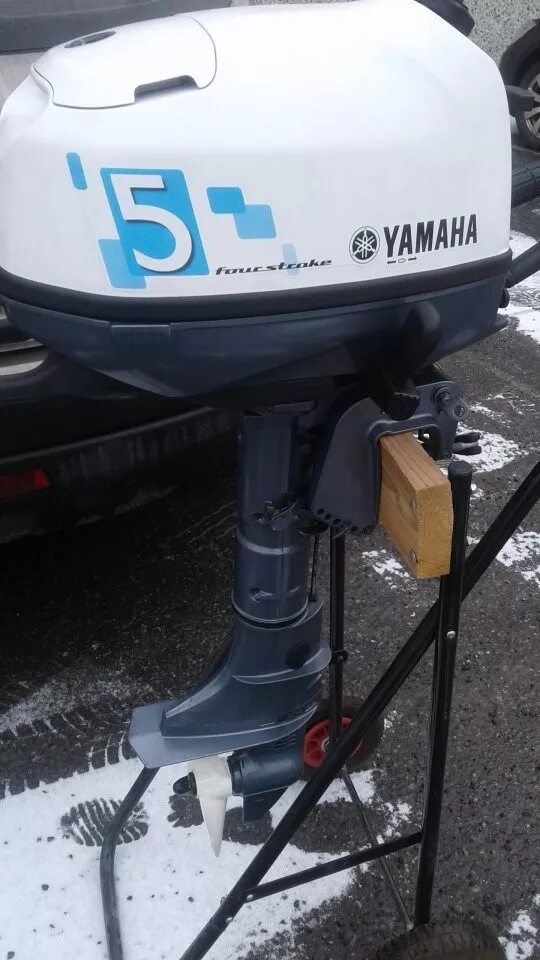 Лодочный мотор ямаха 5 сил. Лодочный мотор yamaha 5cmhs. Лодочный мотор yamaha 5лс. С 4 такта. Лодочный мотор yamaha 5лс.