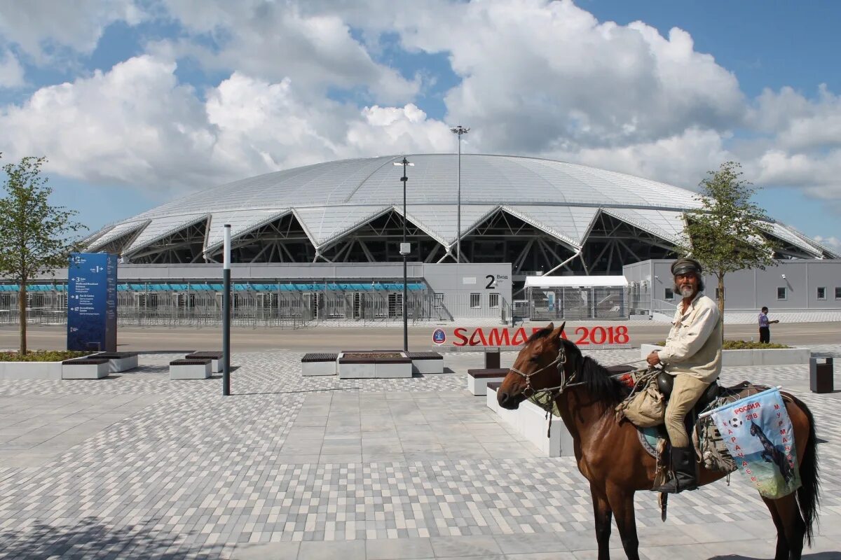 Арена майкоп. Самара лошади в центре. Китаец на коне в Казань. Спутник лошади.