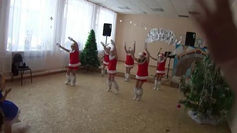 Новогодний танец в школе