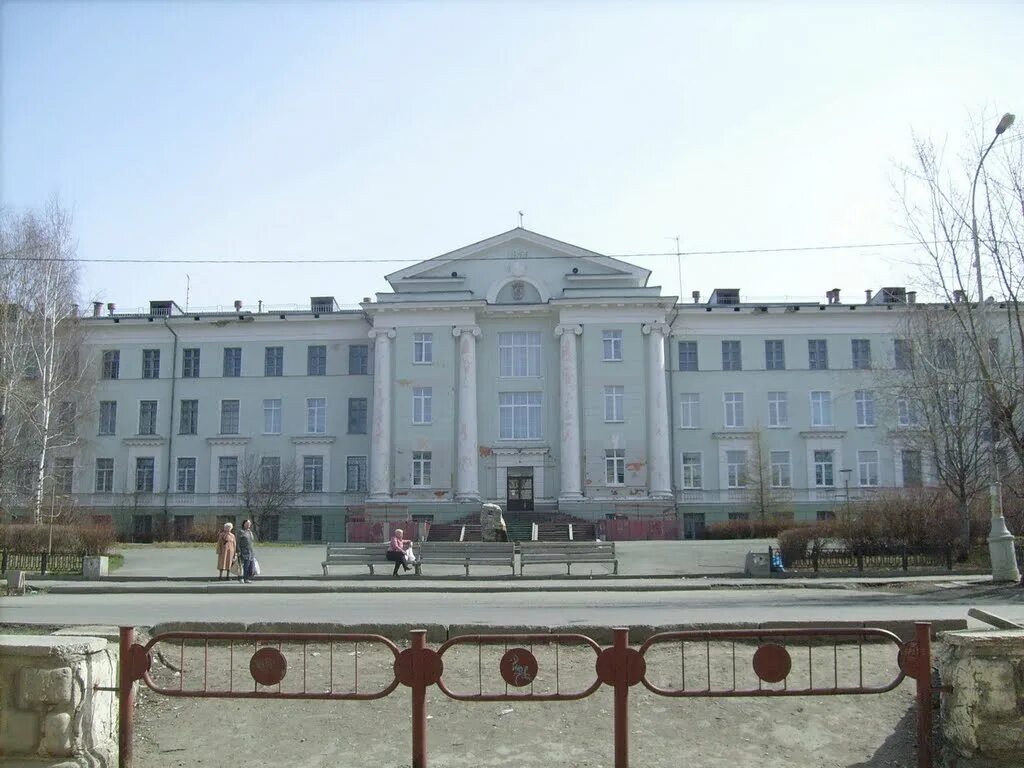 ипм ран логотип. киево-могилянская академия 1632. студенты в аудитории. институты 2010. новоуральск площадь города.