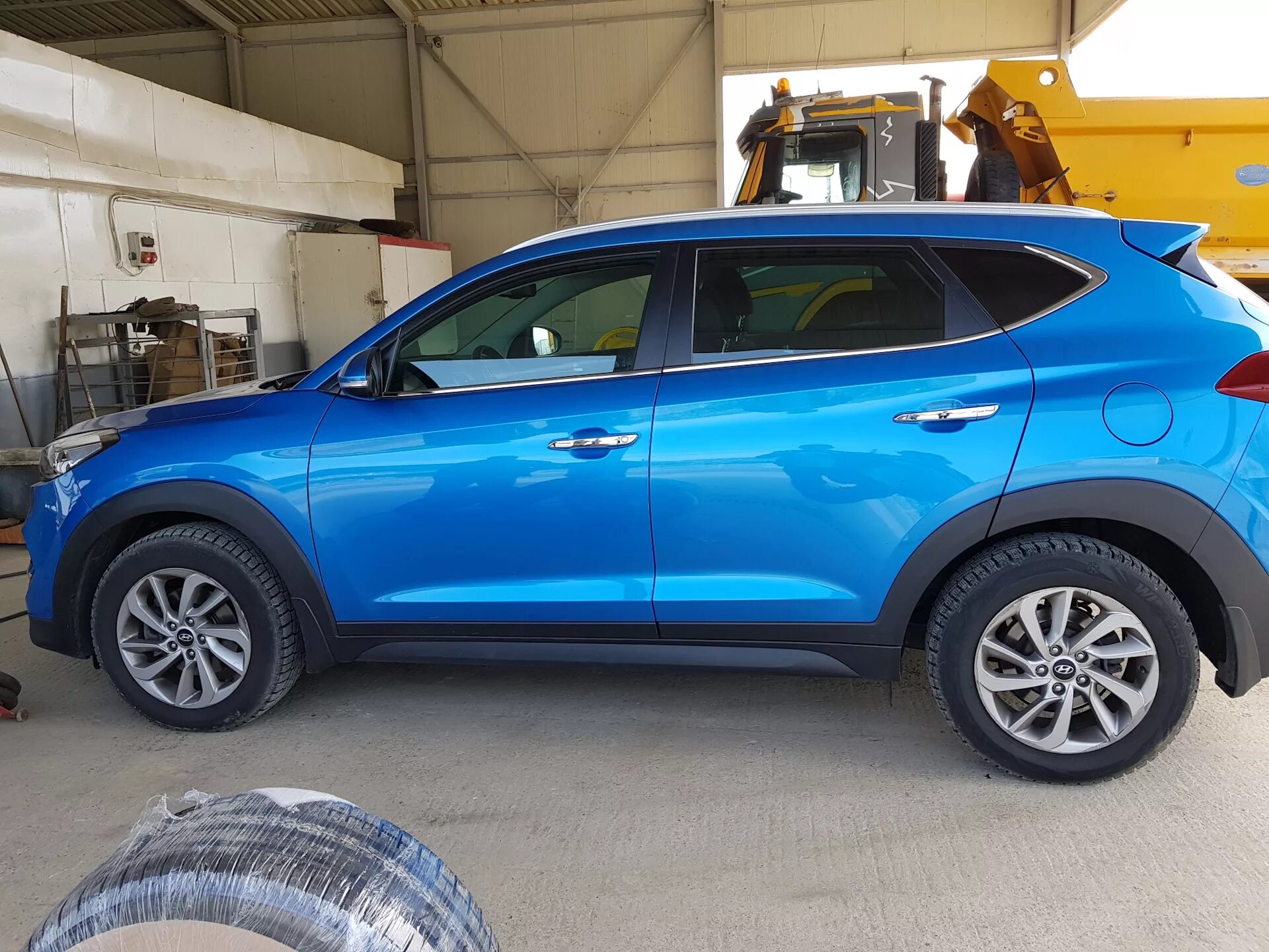 Диски туксон 2017. Hyundai tucson 2019 на белых дисках. диски литые хендай туссан 2018. диски на хундай туксон 2018. falken fk510.