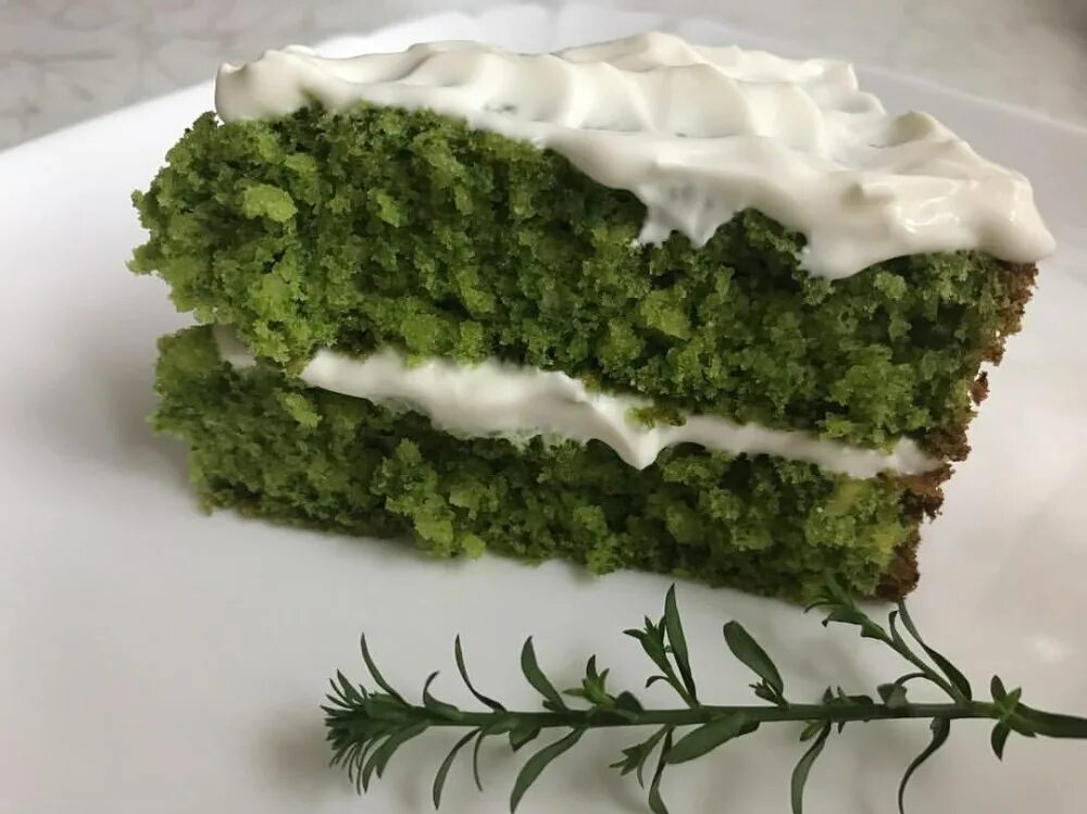 Торт изумрудный бархат со шпинатом. Шпинатный. Торт изумрудный шпинатный. Изумрудный шпинатный бисквит. Торт со шпинатом рецепт.